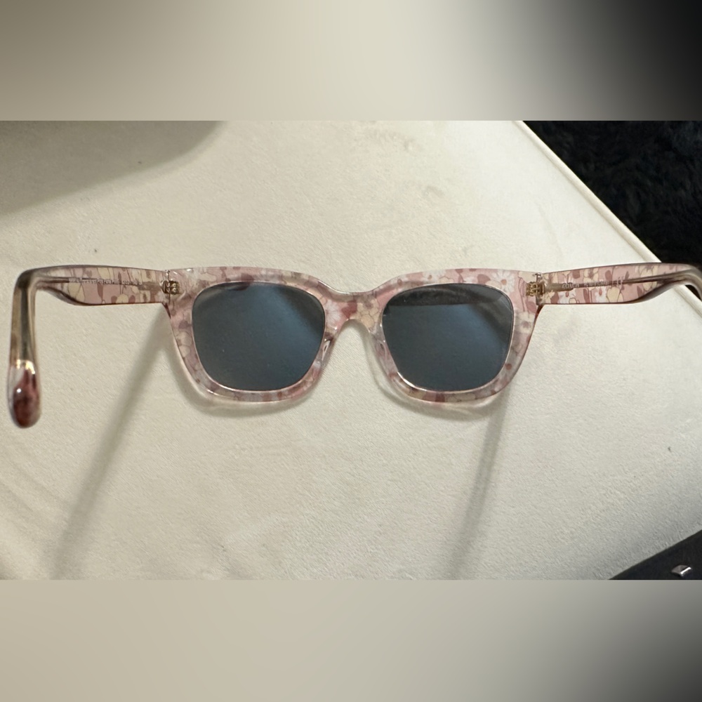 New never worn comes with case  Coach sunglasses HC 8318 (C3449) - Picture 5 of 7